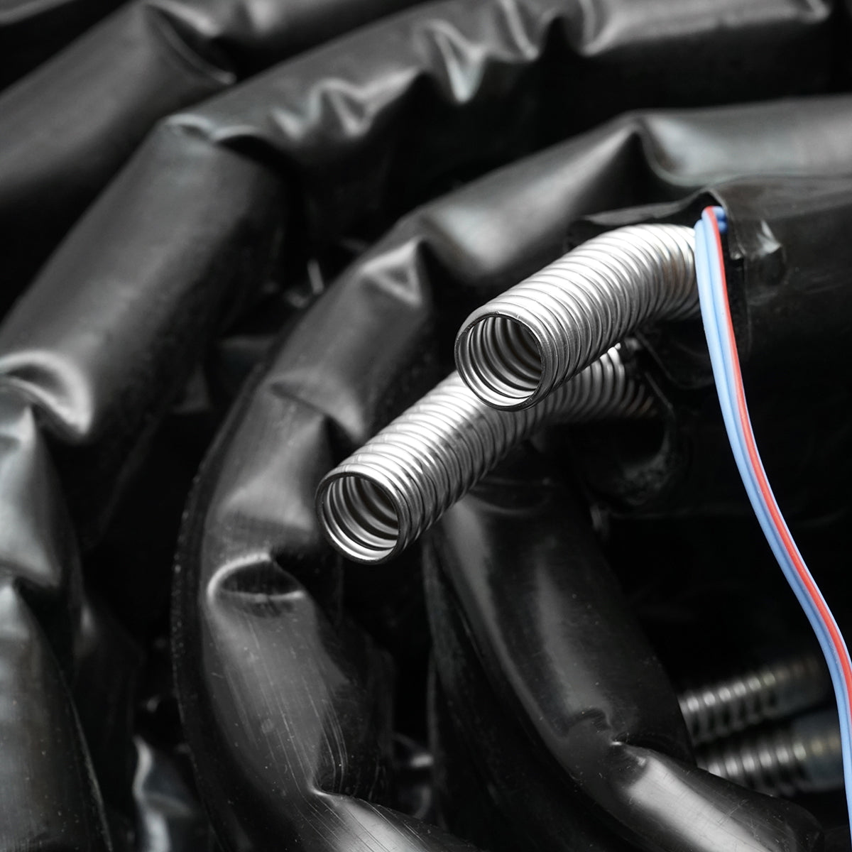 20m double stainless steel pipe DN16-3/4 corrugated, flexible, insulated with cable for temperature sensor for residential solar installations.